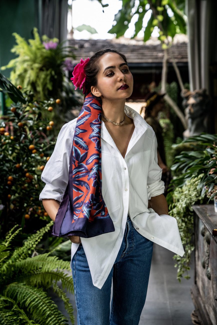 Blue Dragons on Vermilion Ground silk scarf, photo 3